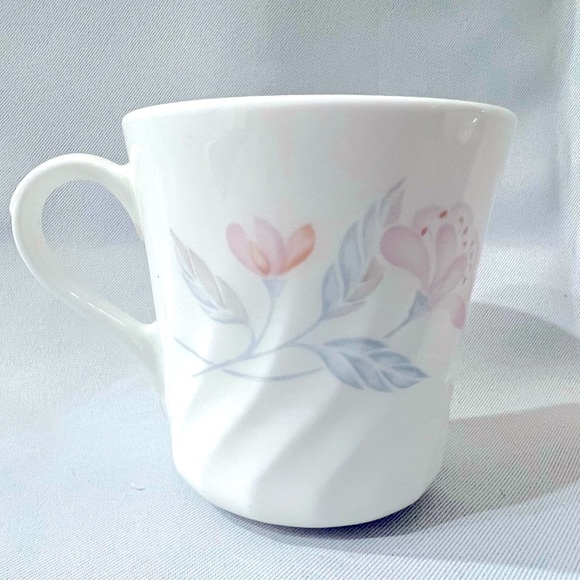 18 PC Corelle PINK TRIO by Corning USA set. Excellent condition - Picture 2 of 5